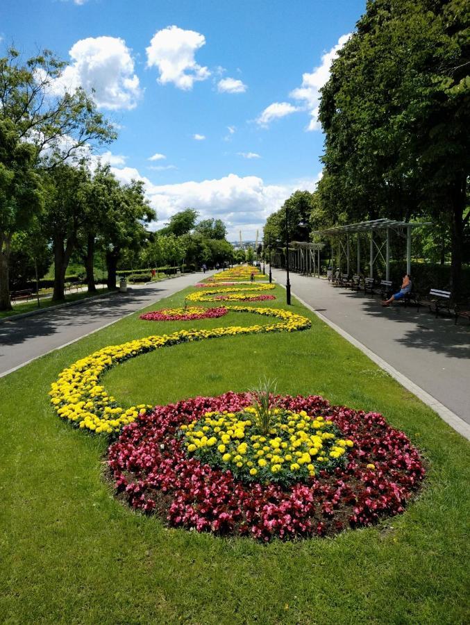 Luxury Versailles Apartments Center Opera Burgas Екстер'єр фото