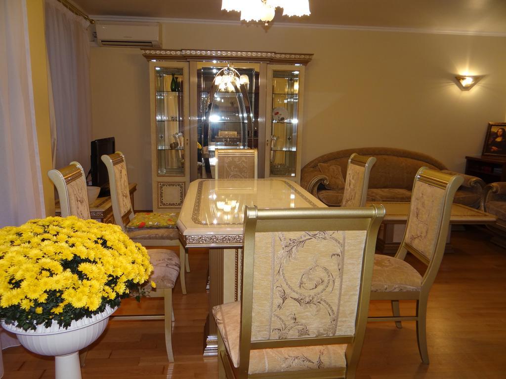 Luxury Versailles Apartments Center Opera Burgas Номер фото